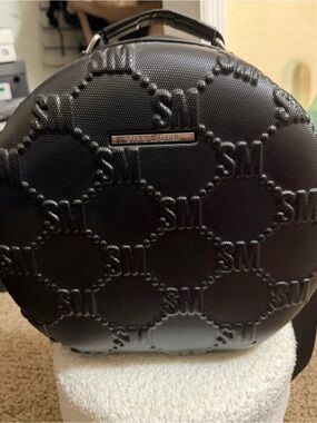 Steve Madden Black Round Travel case